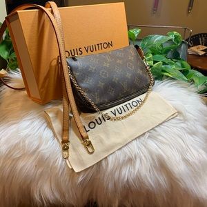 ❗️SOLD ❗️LV Poche Acce w/ LV strap